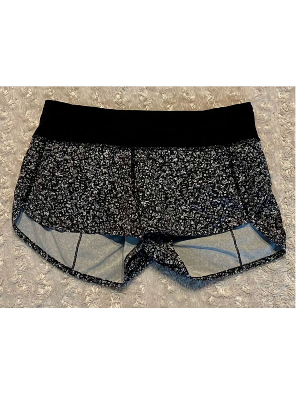 Lululemon Women’s Speed Short, Size 4, 2.5”’ Inseam, VGUC